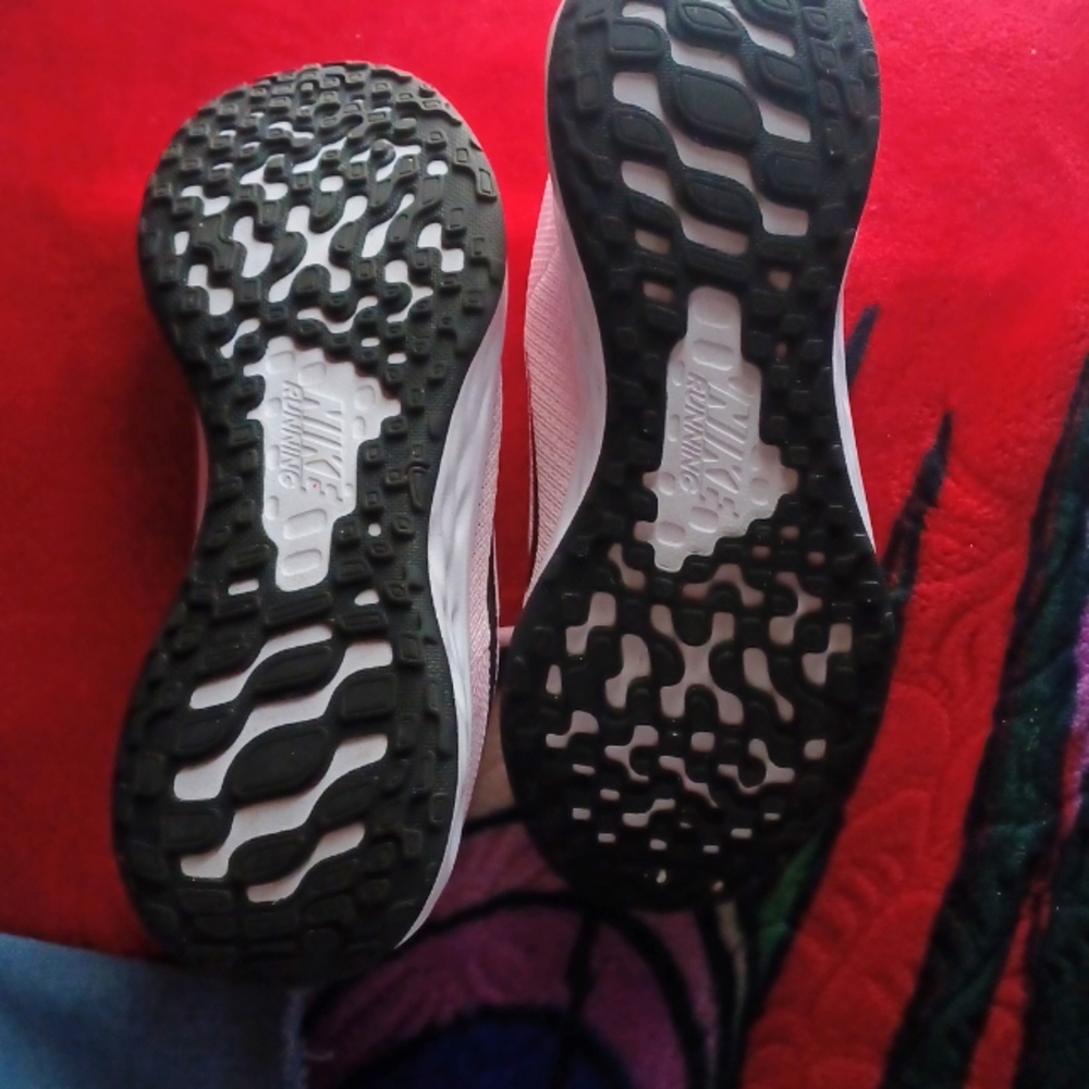 NIKE RUNNING SHOES - Picture 2 of 4